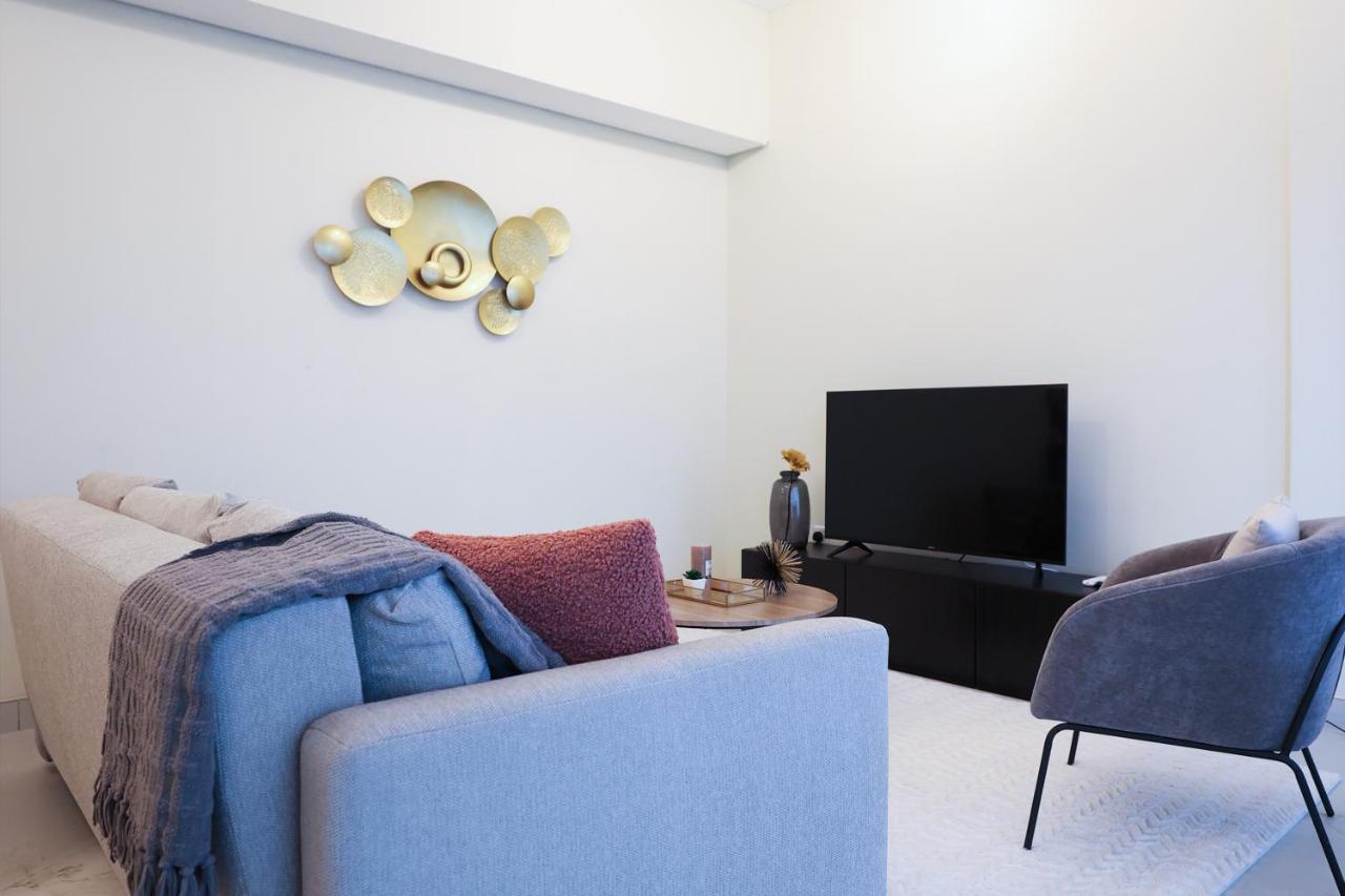 Elite Lux Homes - Modern One Bedroom In Mag 5, South * Dubai