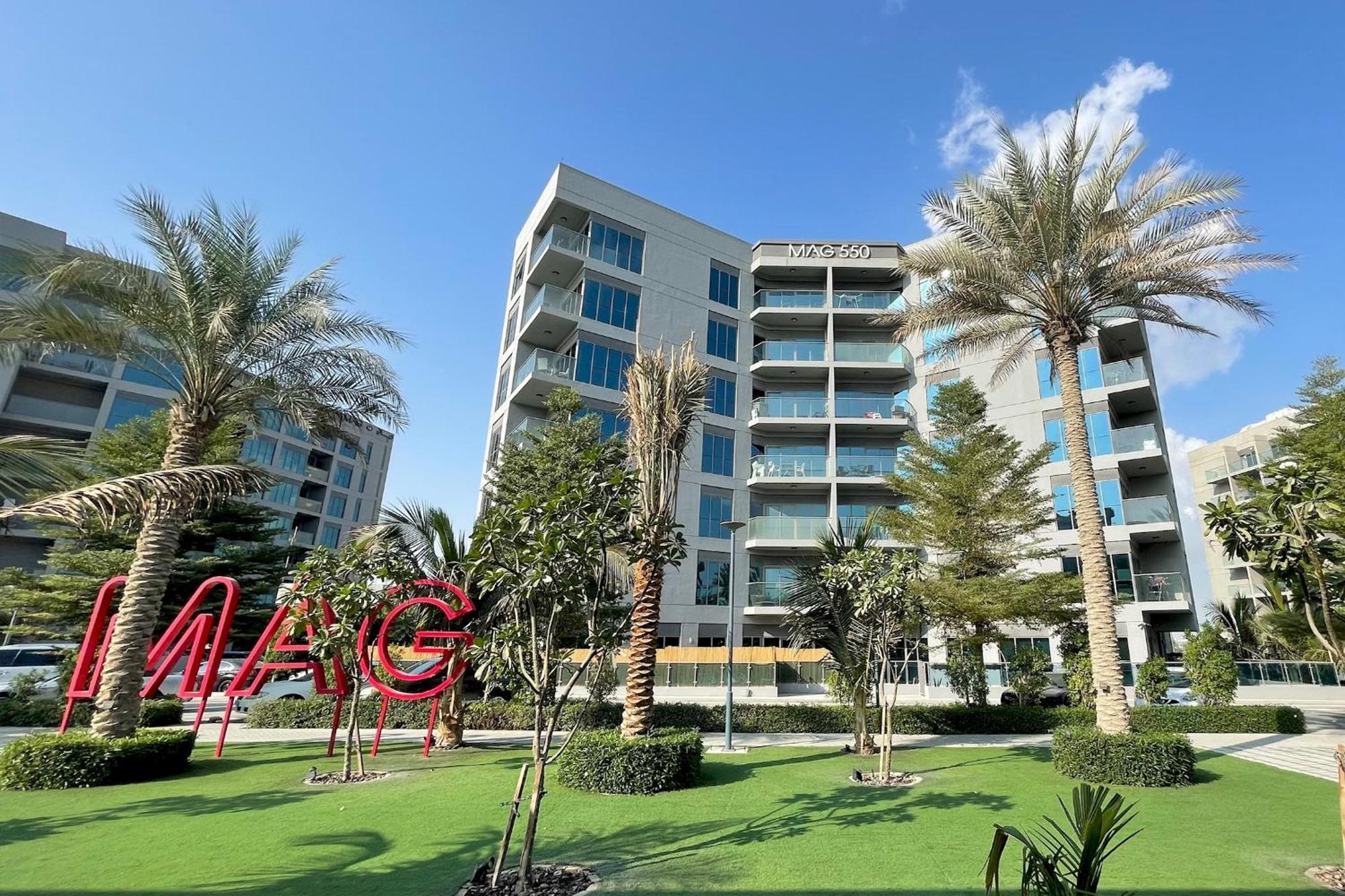 Elite Lux Homes - Modern One Bedroom In Mag 5, South * Dubai